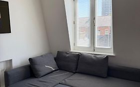 Central , Bright And Modern Flat Up To 4 People